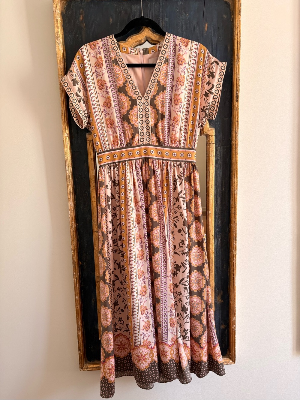 Girl Meets Glam elegant, beautiful soft colored dress 47” long  size 2